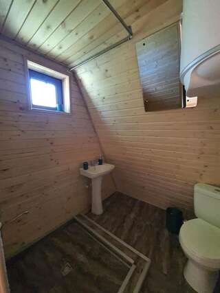 Лоджи Bude Mestia cottages Местиа Cемейный номер с собственной ванной комнатой-2